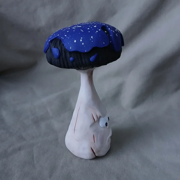 Blue and White Mushroom Figurine - Picture 4 of 8